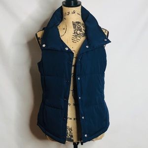 FOREVER 21 women’s navy blue puffer vest size S